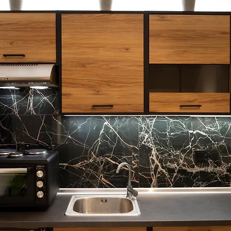 Chris And Mary White Tower Center * Selanik