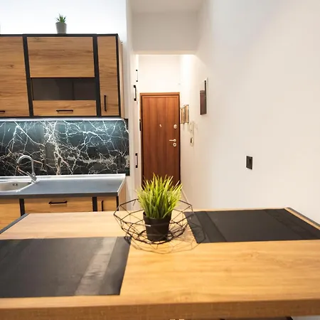 Chris And Mary White Tower Center Daire