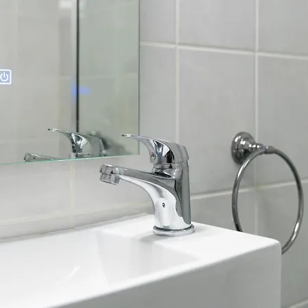 Chris And Mary White Tower Center Daire