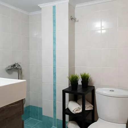 Chris And Mary White Tower Center Selanik