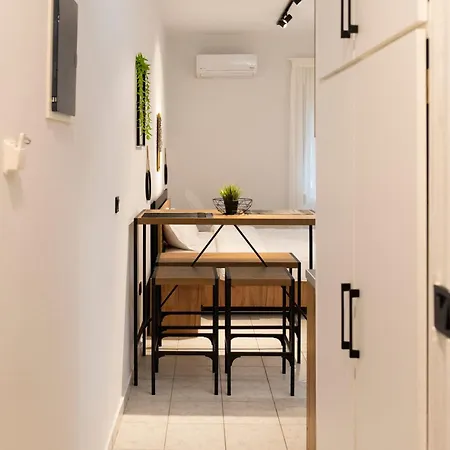 Chris And Mary White Tower Center Selanik