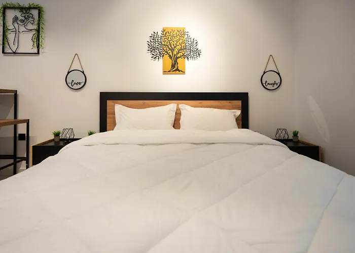 Chris And Mary White Tower Center Tesalónica